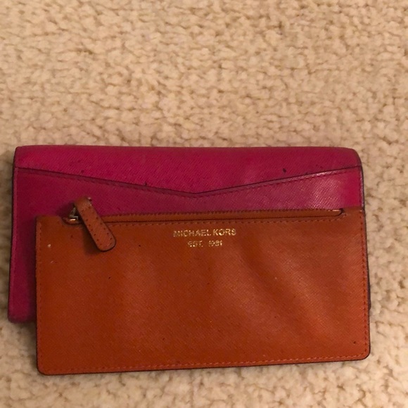 Michael Kors Envelope Wallet - Picture 3 of 5